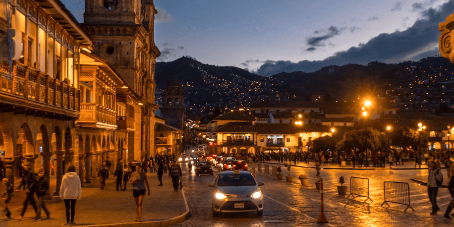 https://atoqhoteles.com/wp-content/uploads/2025/10/atoq-hoteles-blog-cusco-ano-nuevo-octubre-san-blas-articulo-2.png