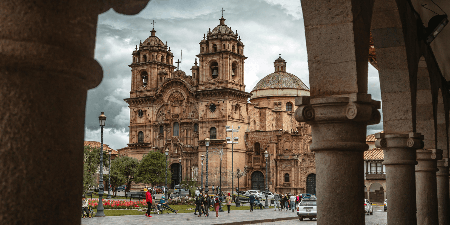 https://atoqhoteles.com/wp-content/uploads/2026/07/atoq-hoteles-blog-san-blas-julio-cusco-fiestas-patrias-3.png